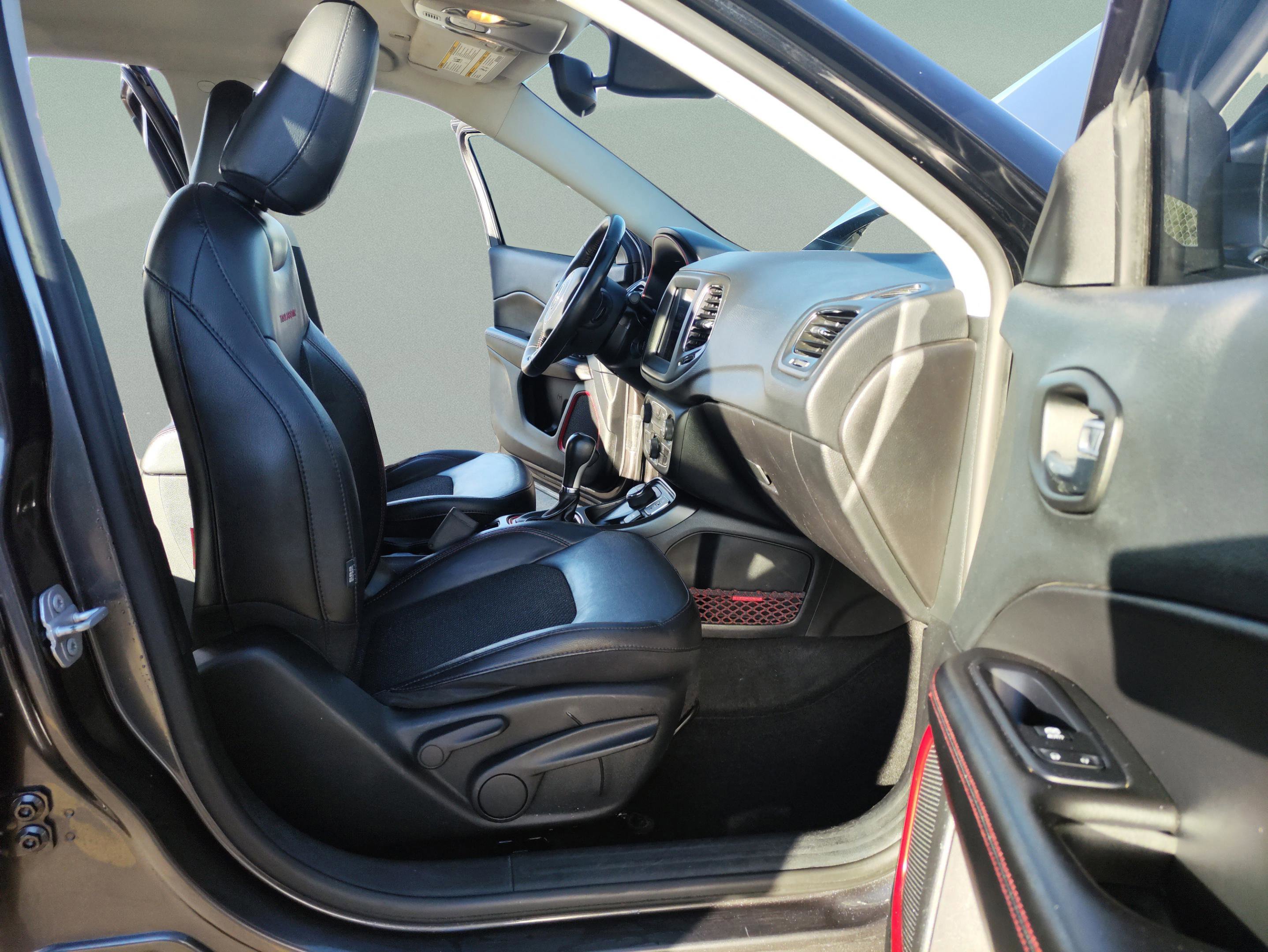 Used 2019 Jeep Compass Trailhawk w/ Cold Weather Group image 35