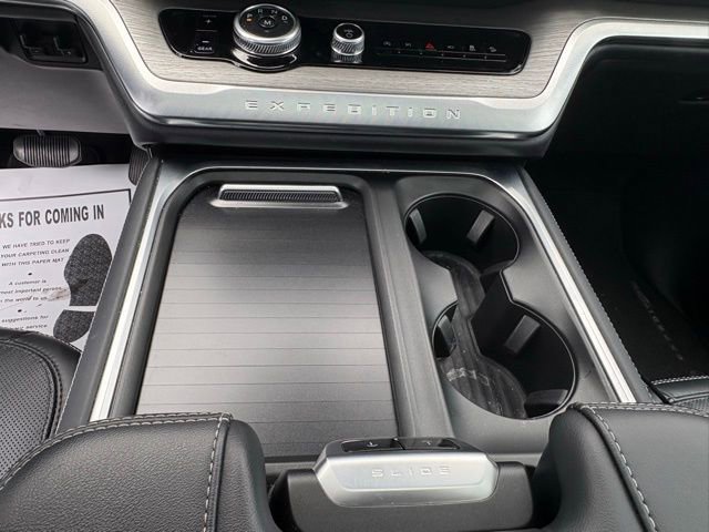 Used 2025 Ford Expedition Platinum image 25