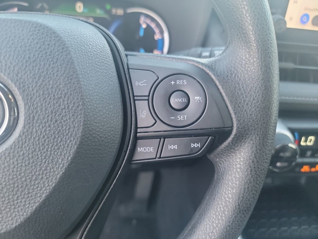 Used 2025 Toyota RAV4 XLE AWD/4WD image 18
