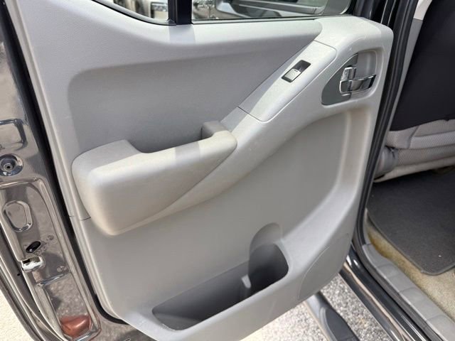 Used 2013 Nissan Frontier SV RWD image 26