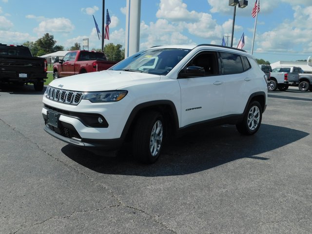 Used 2024 Jeep Compass Latitude AWD/4WD image 4