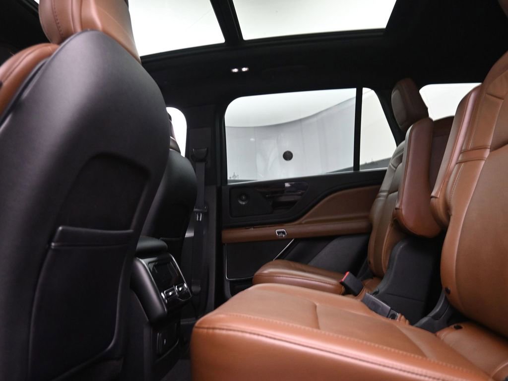 Used 2020 Lincoln Aviator Reserve w/ Equipment Group 201A image 11