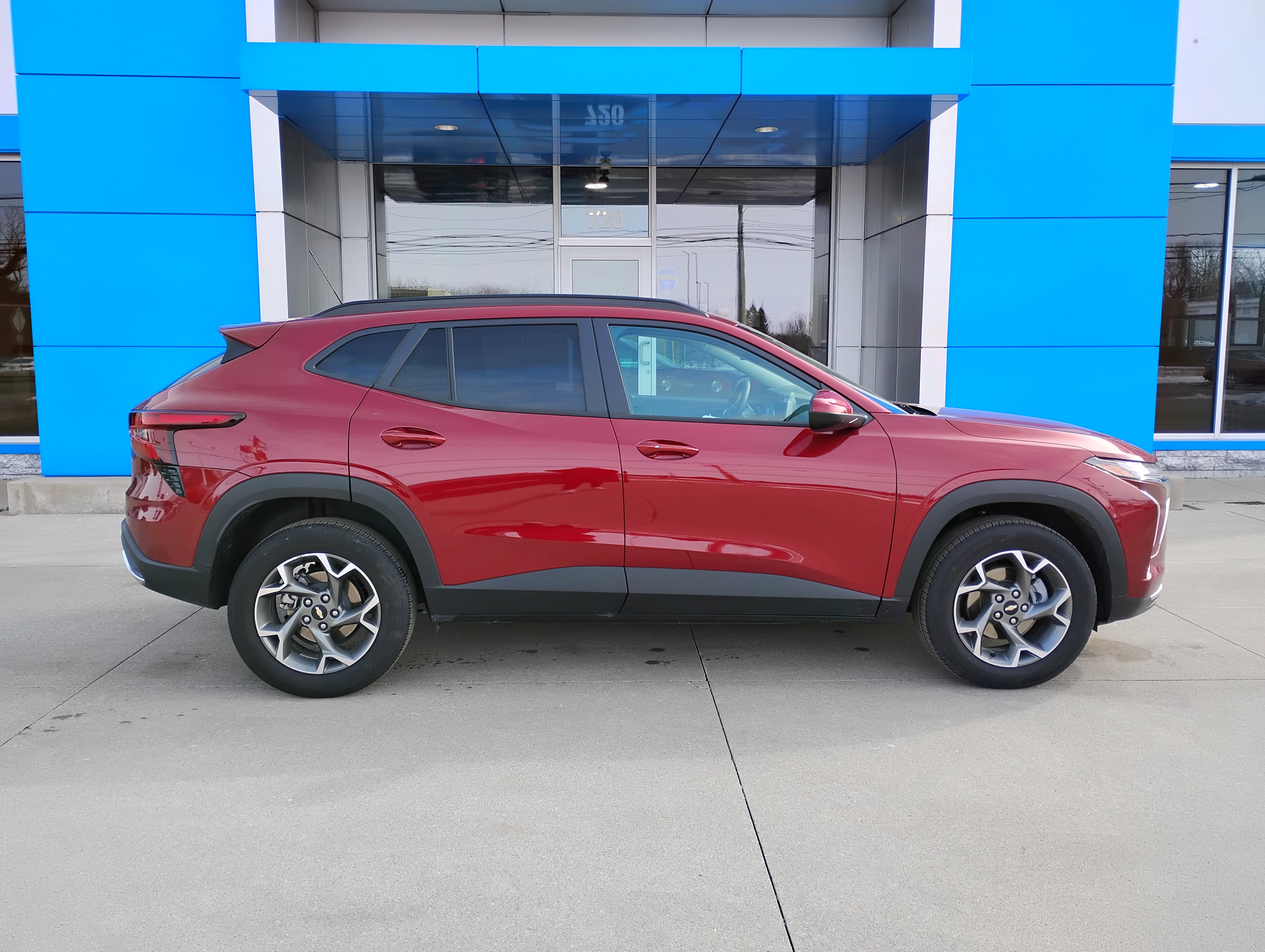 Used 2025 Chevrolet Trax LT w/ LT Convenience Package image 33