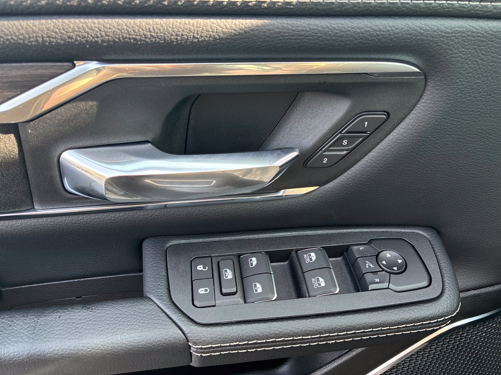 New 2027 RAM 1500 Laramie AWD/4WD image 23