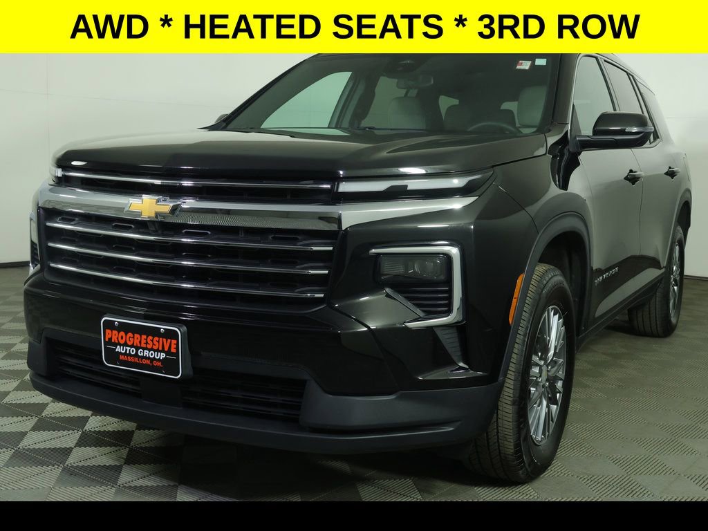 Used 2025 Chevrolet Traverse LT image 1