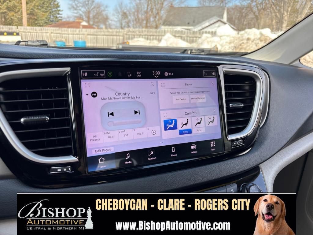 Used 2023 Chrysler Pacifica Touring-L FWD image 35