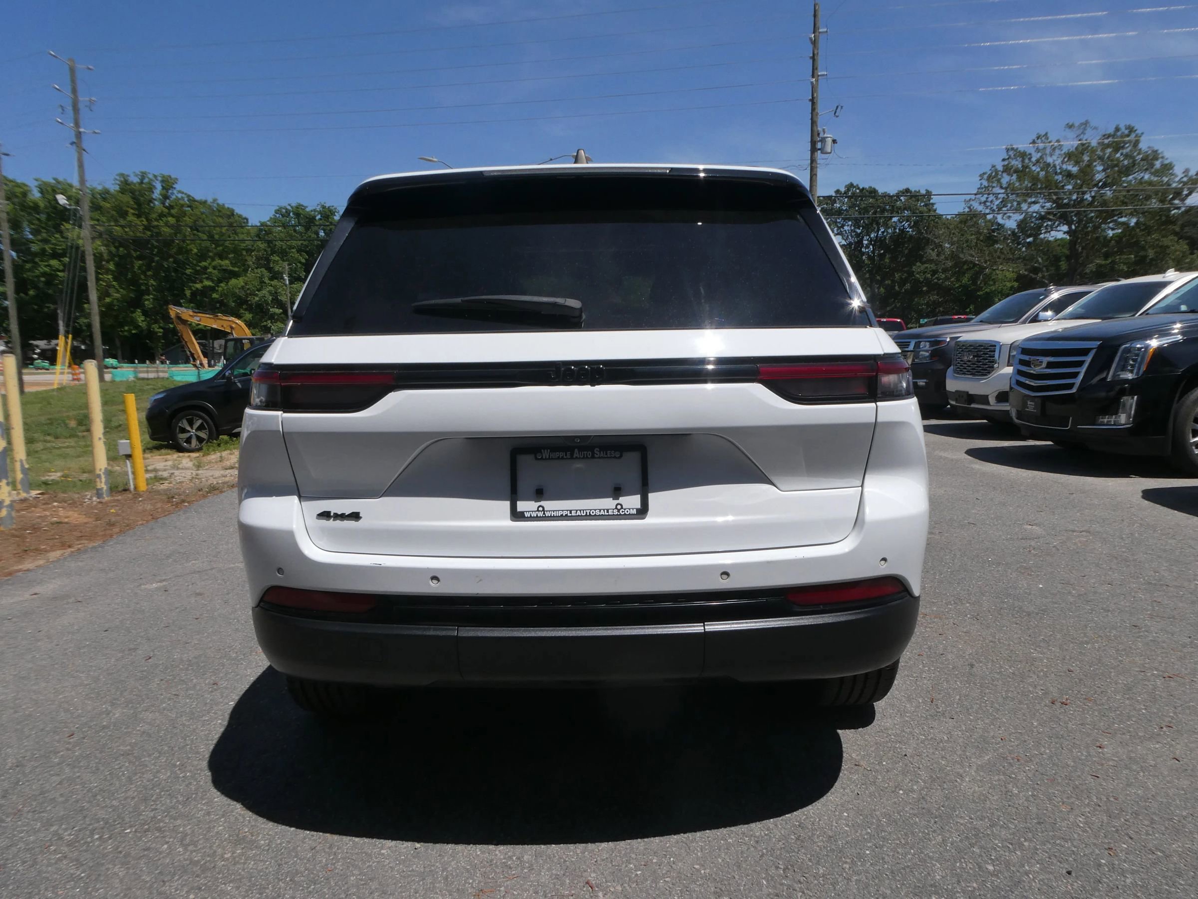 Used 2023 Jeep Grand Cherokee Altitude AWD/4WD image 6