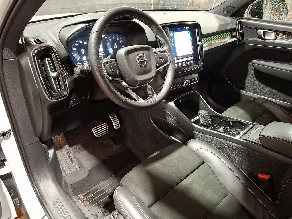 Used 2021 Volvo XC40 T5 R-Design w/ Climate Package AWD/4WD image 9