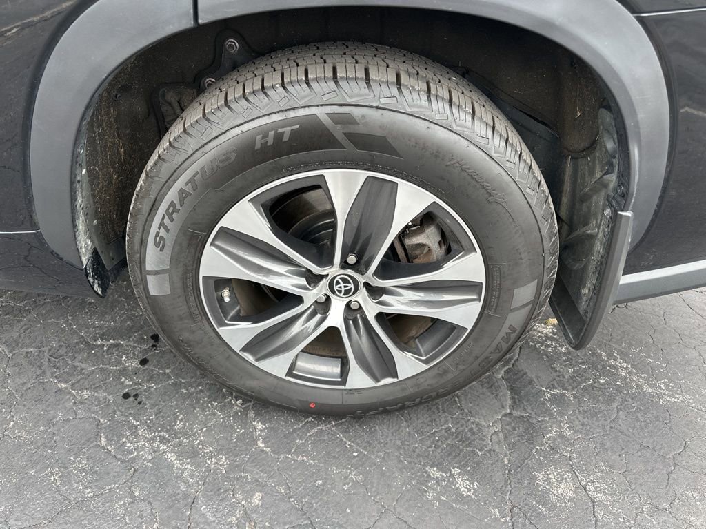 Used 2023 Toyota Highlander XLE image 41