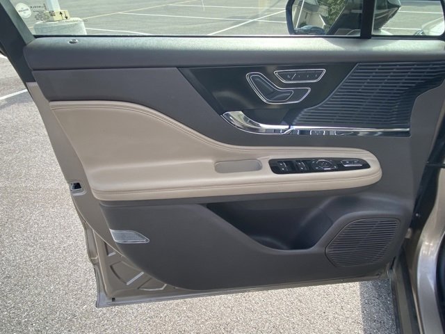 Used 2020 Lincoln Corsair AWD w/ Equipment Group 101A image 11