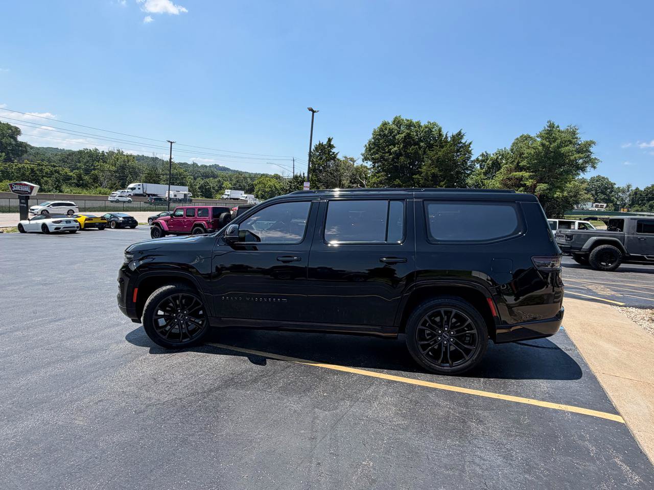 Used 2022 Jeep Grand Wagoneer Series II AWD/4WD image 6