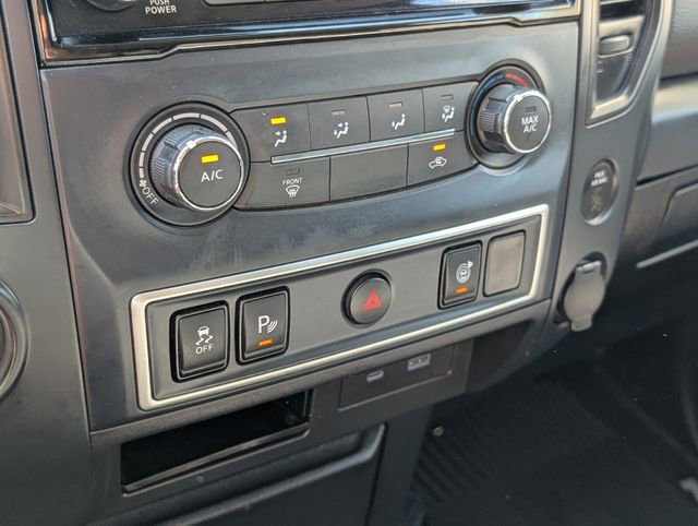 Used 2022 Nissan Titan S image 26