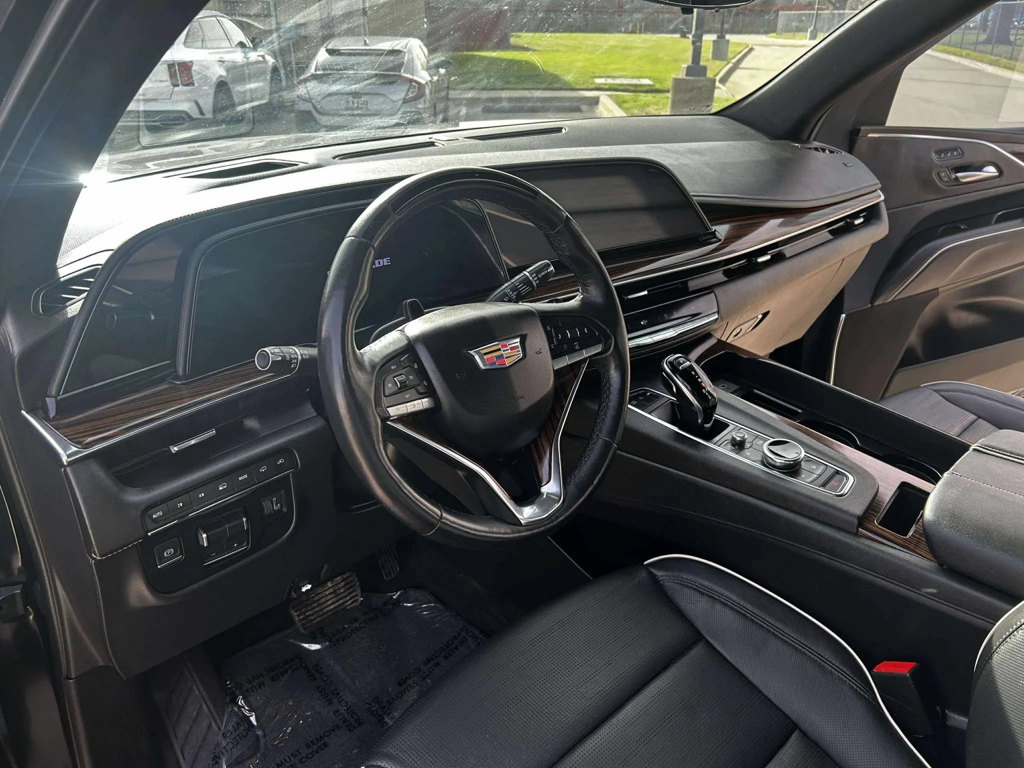 Used 2023 Cadillac Escalade ESV Premium Luxury w/ LPO, Radiant Package AWD/4WD image 16
