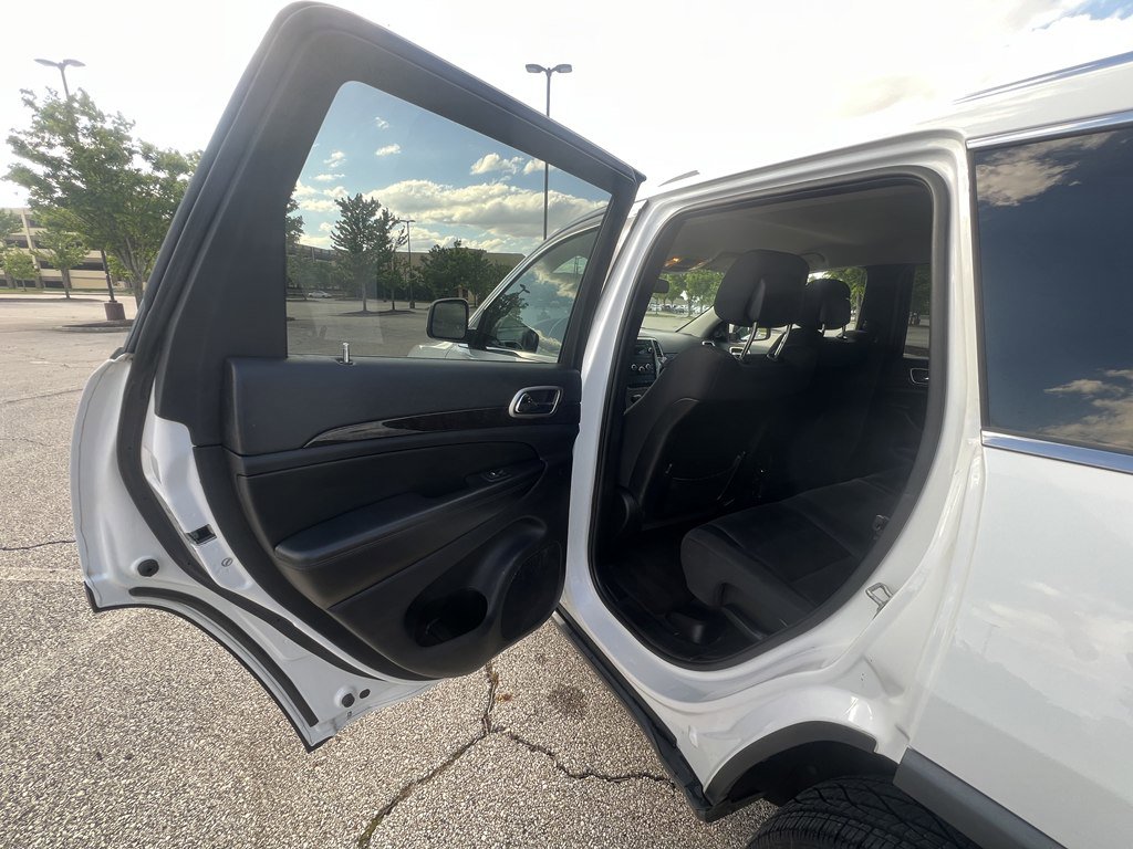 Used 2013 Jeep Grand Cherokee Laredo w/ Laredo E Group AWD/4WD image 14