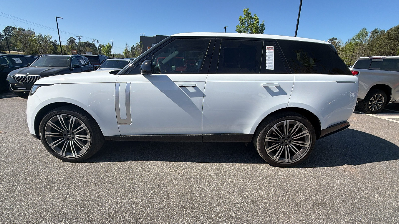 Used 2025 Land Rover Range Rover Autobiography AWD/4WD image 11