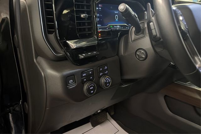 Used 2024 Chevrolet Silverado 1500 High Country w/ Technology Package image 17