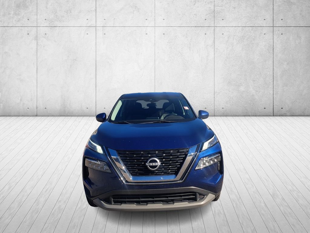 Used 2023 Nissan Rogue SV image 2