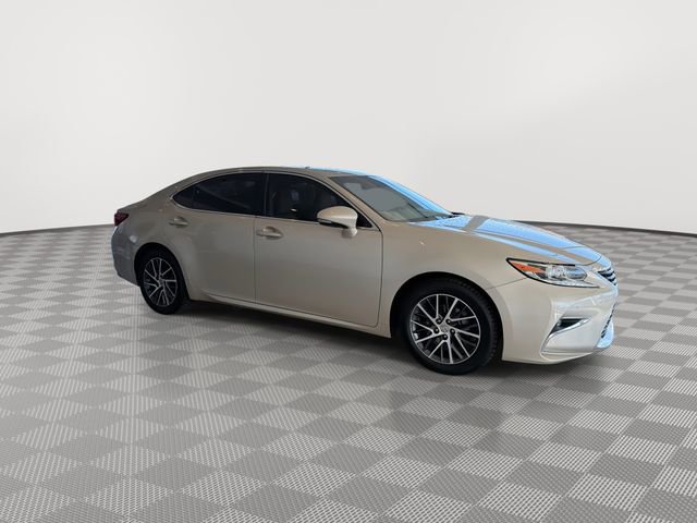 Used 2016 Lexus ES 350 w/ Luxury Package w/Wood Trim image 13