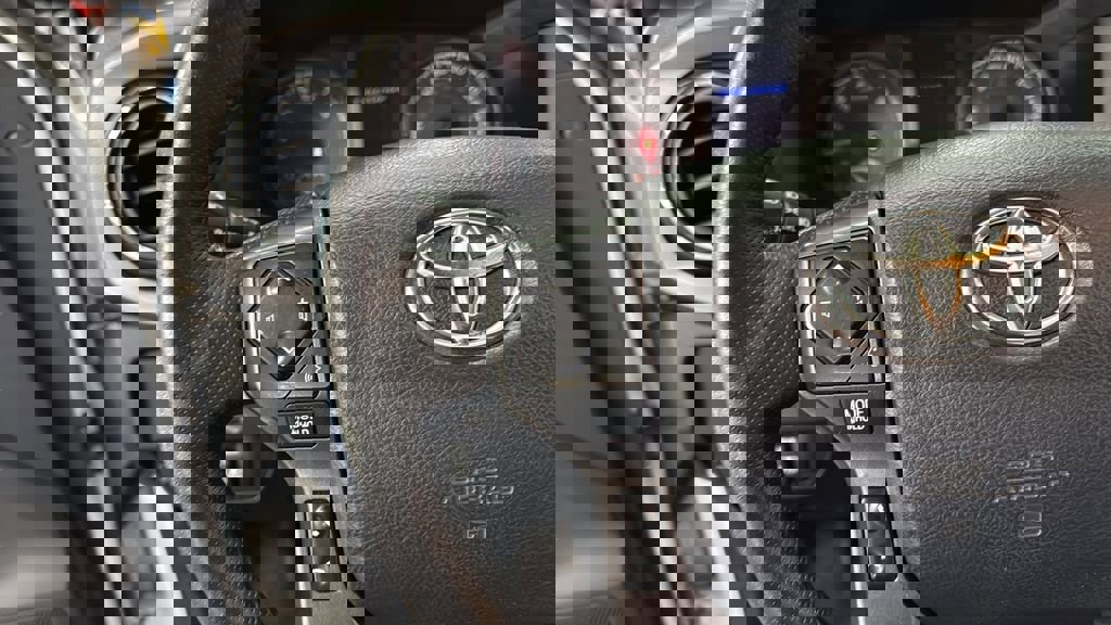 Used 2017 Toyota Tacoma TRD Sport w/ Tow Package image 19