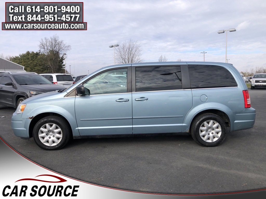 Used 2009 Chrysler Town & Country LX image 9