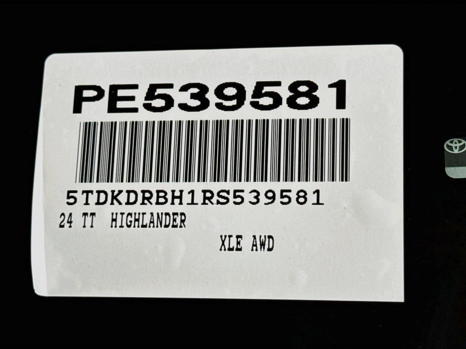 Used 2024 Toyota Highlander XLE AWD/4WD image 46