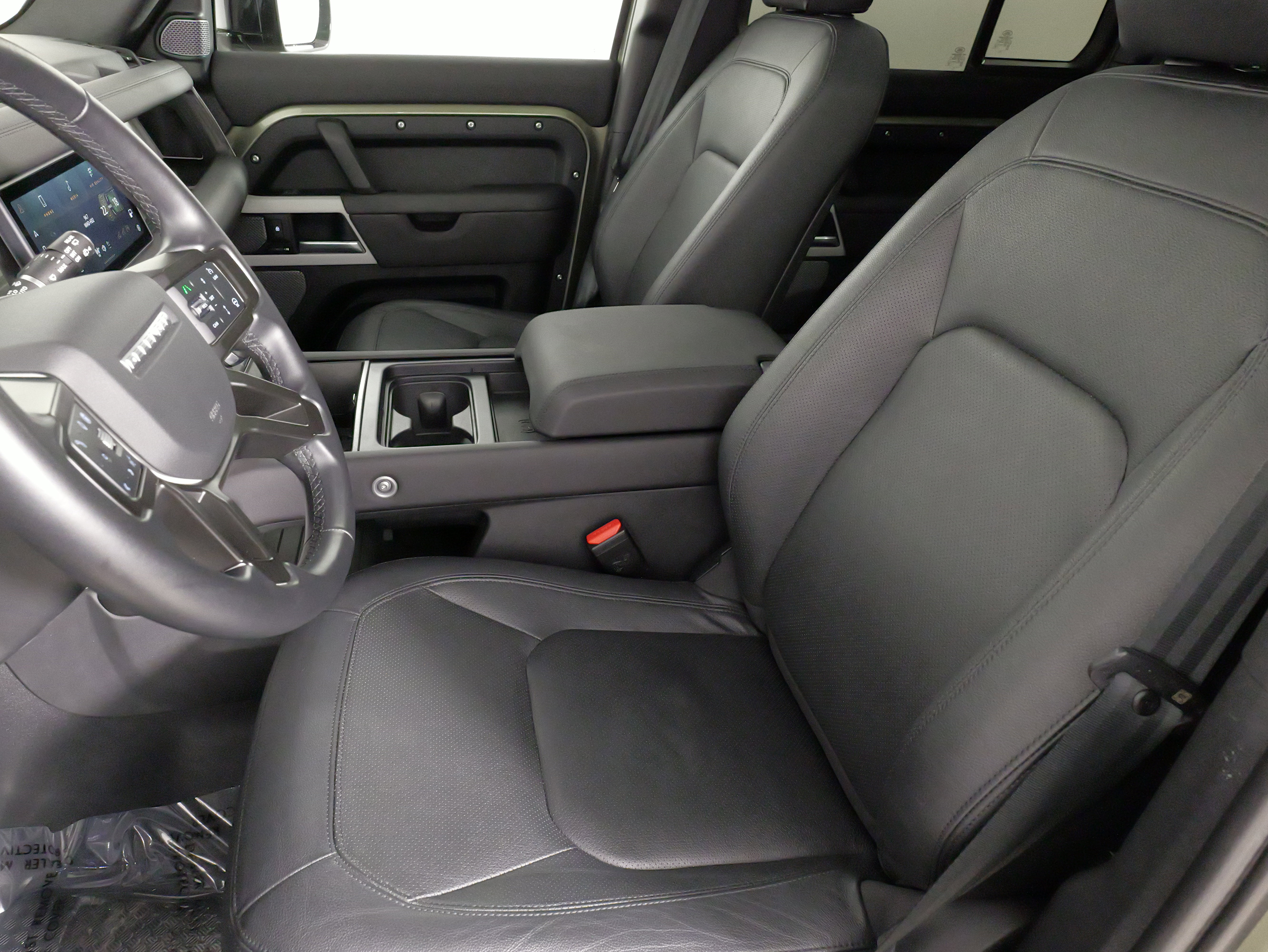 Used 2024 Land Rover Defender 110 S image 28