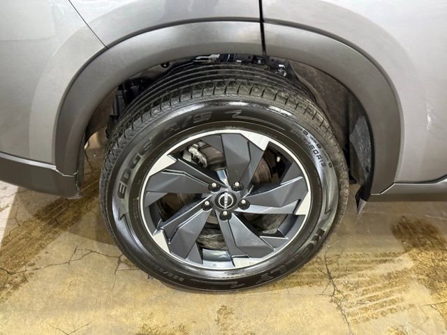 Certified 2025 Nissan Rogue SV image 6