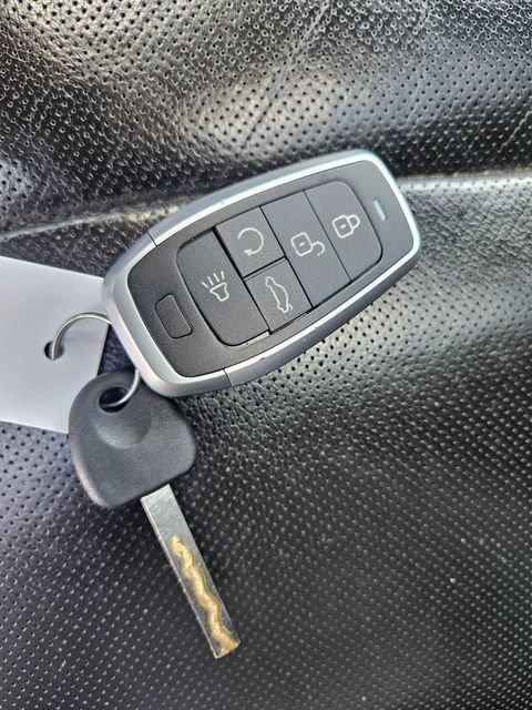 Used 2020 GMC Yukon SLT w/ Open Road Package AWD/4WD image 29
