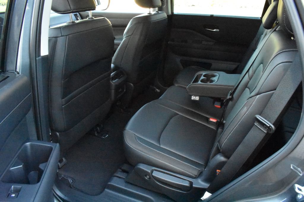 Used 2025 Nissan Pathfinder SL AWD/4WD image 33