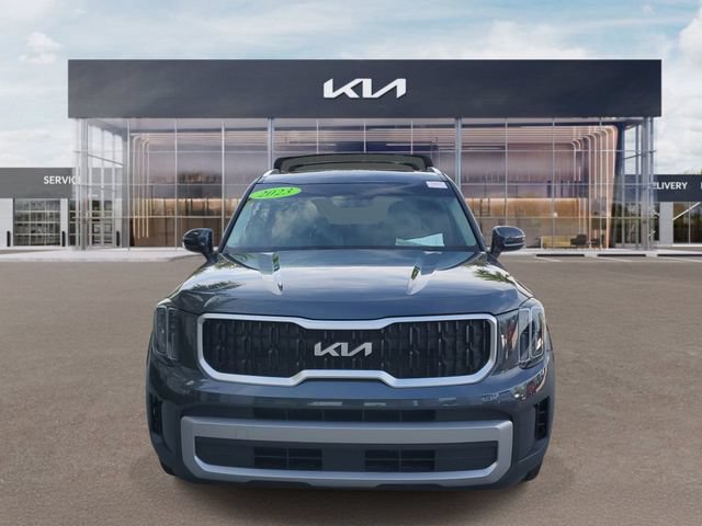 Certified 2023 Kia Telluride EX w/ EX Captain's Chair Package FWD image 2