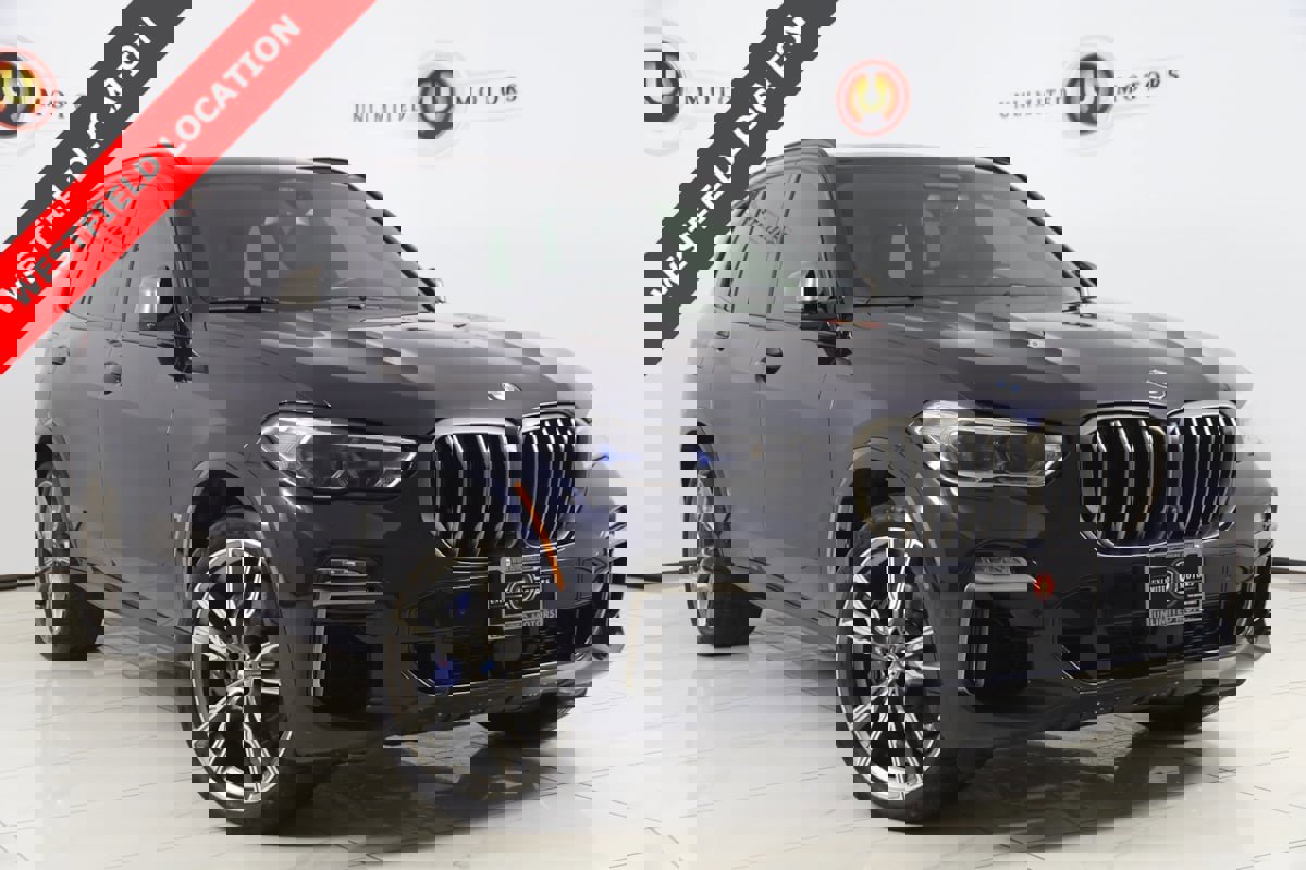 Used 2021 BMW X5 M50i image 1