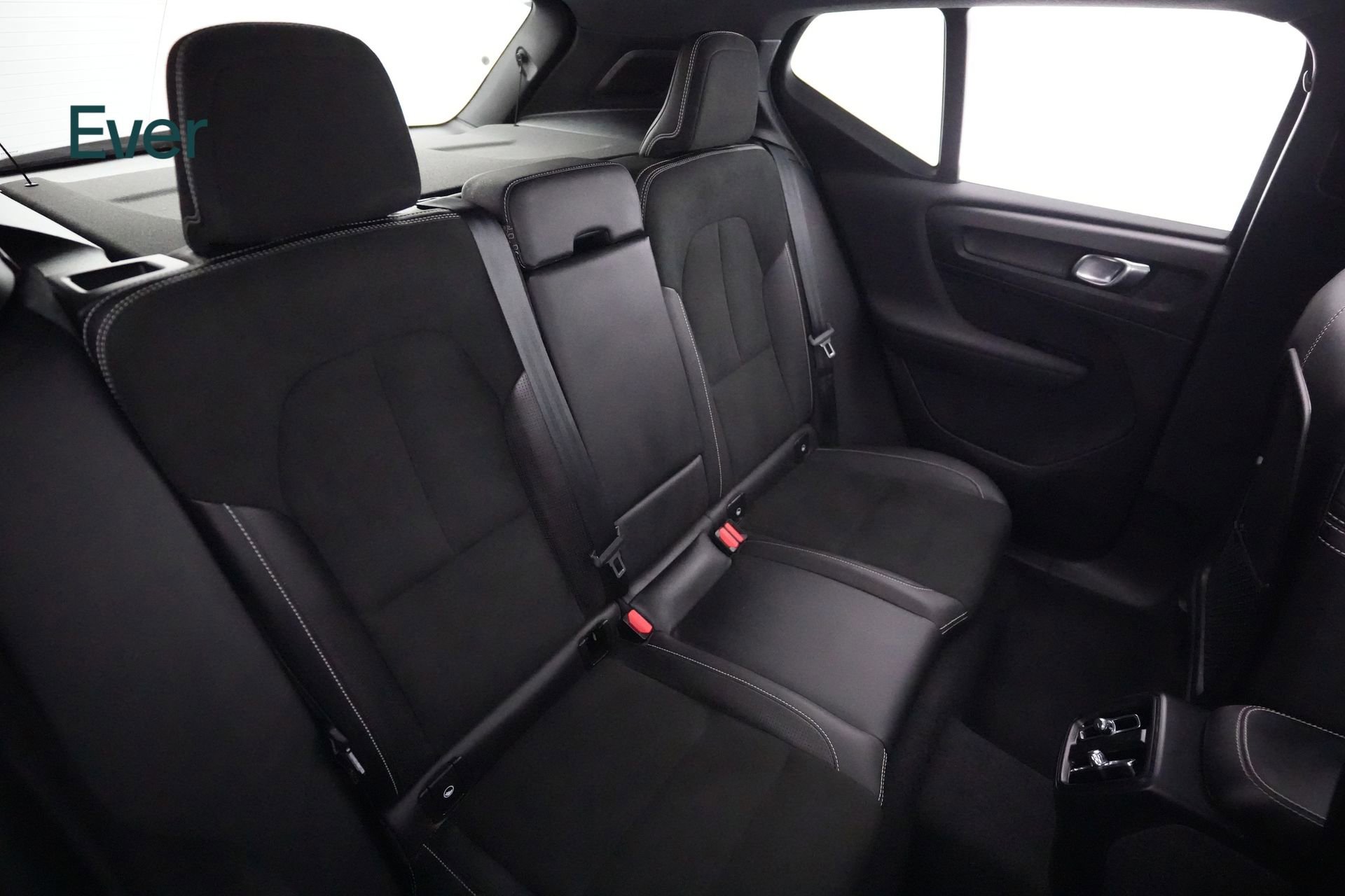 Used 2021 Volvo XC40 P8 Recharge w/ Advanced Package image 5