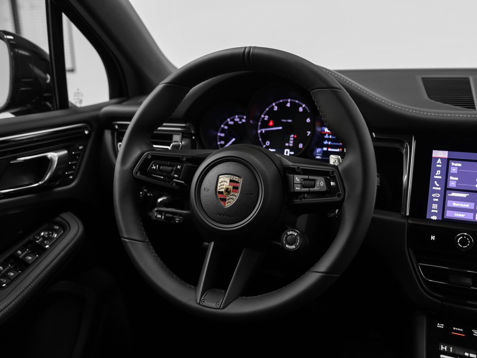 Certified 2026 Porsche Macan AWD/4WD image 36