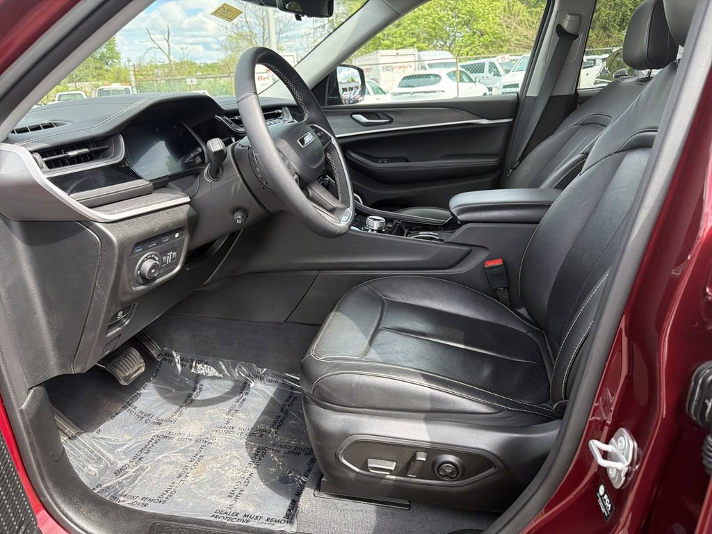 Used 2022 Jeep Grand Cherokee Limited 4xe w/ Luxury Tech Group II AWD/4WD image 11