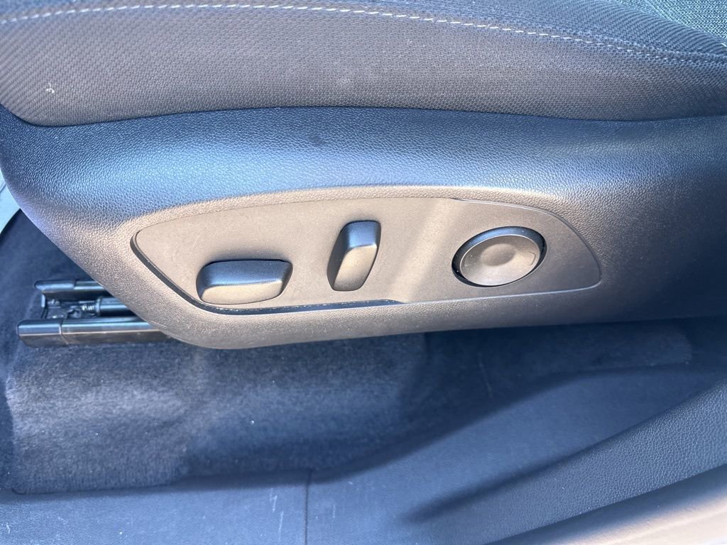 Used 2025 GMC Acadia Elevation image 24