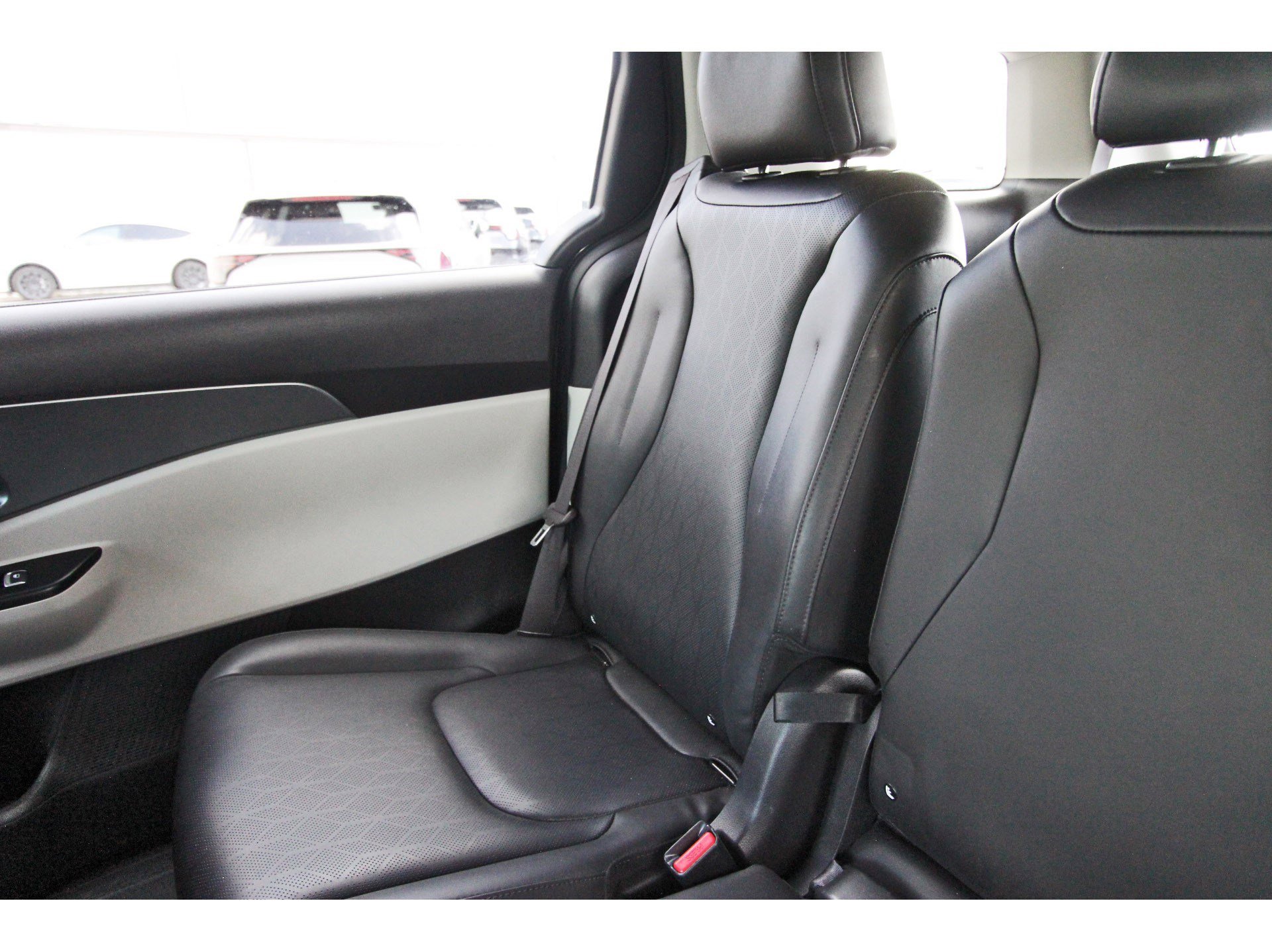 Certified 2024 Kia Carnival LX image 14