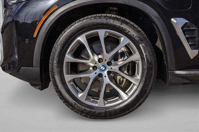 Used 2025 BMW X5 xDrive50e image 9