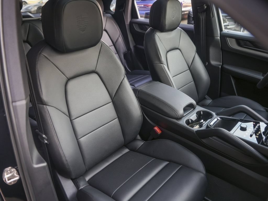 Certified 2026 Porsche Cayenne AWD/4WD image 35