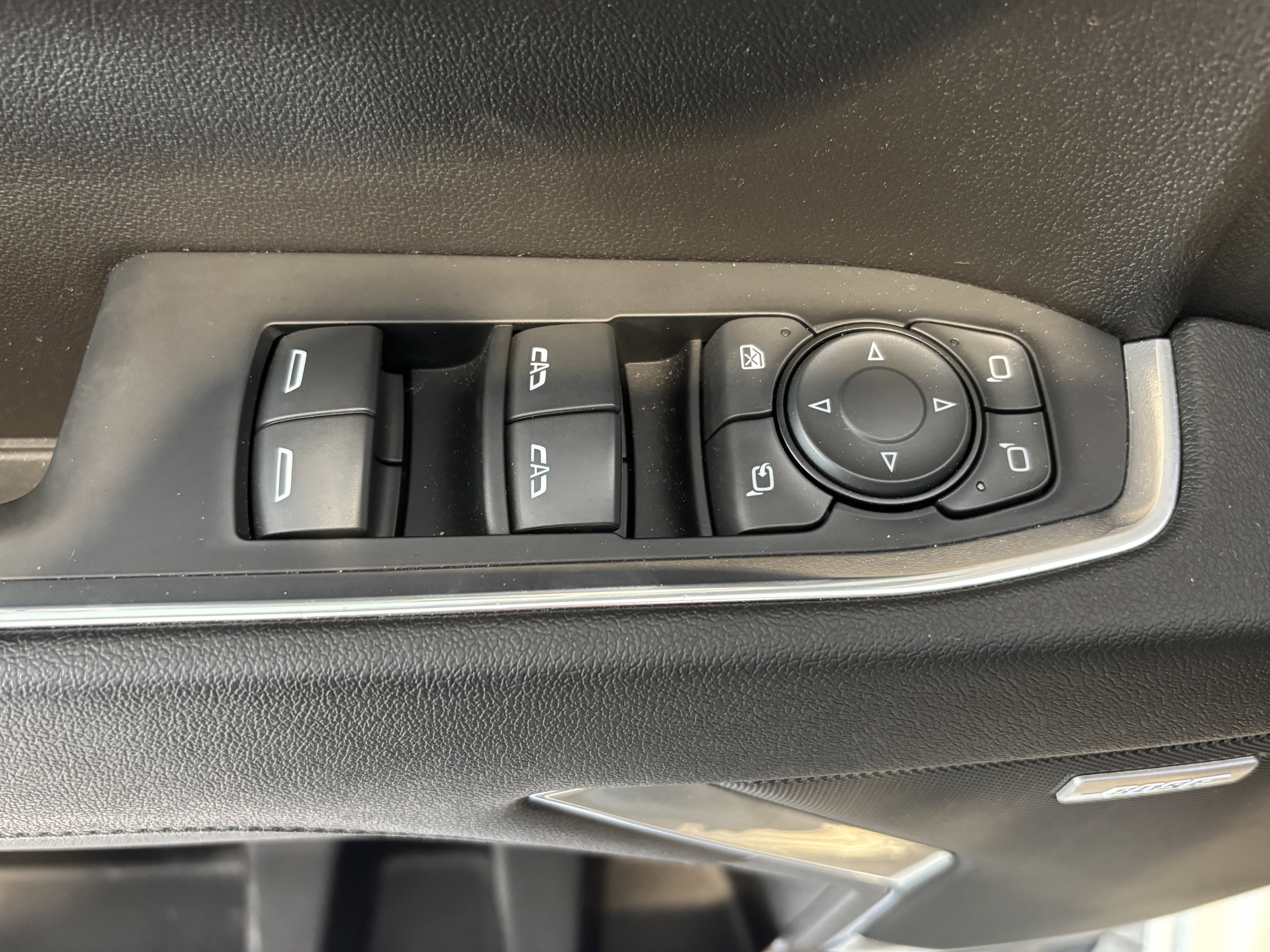 Used 2023 Chevrolet Silverado 1500 LTZ w/ Technology Package image 8