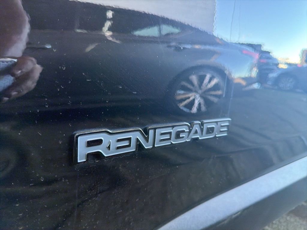 Used 2018 Jeep Renegade Altitude image 37