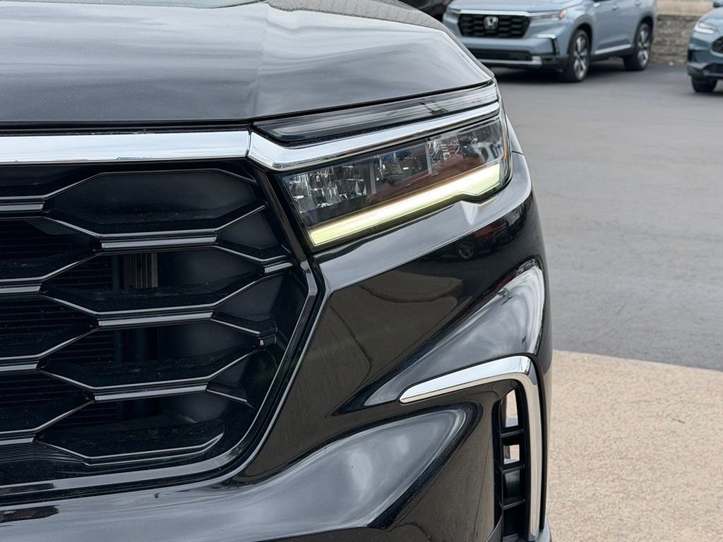 Used 2023 Honda Pilot Touring image 2