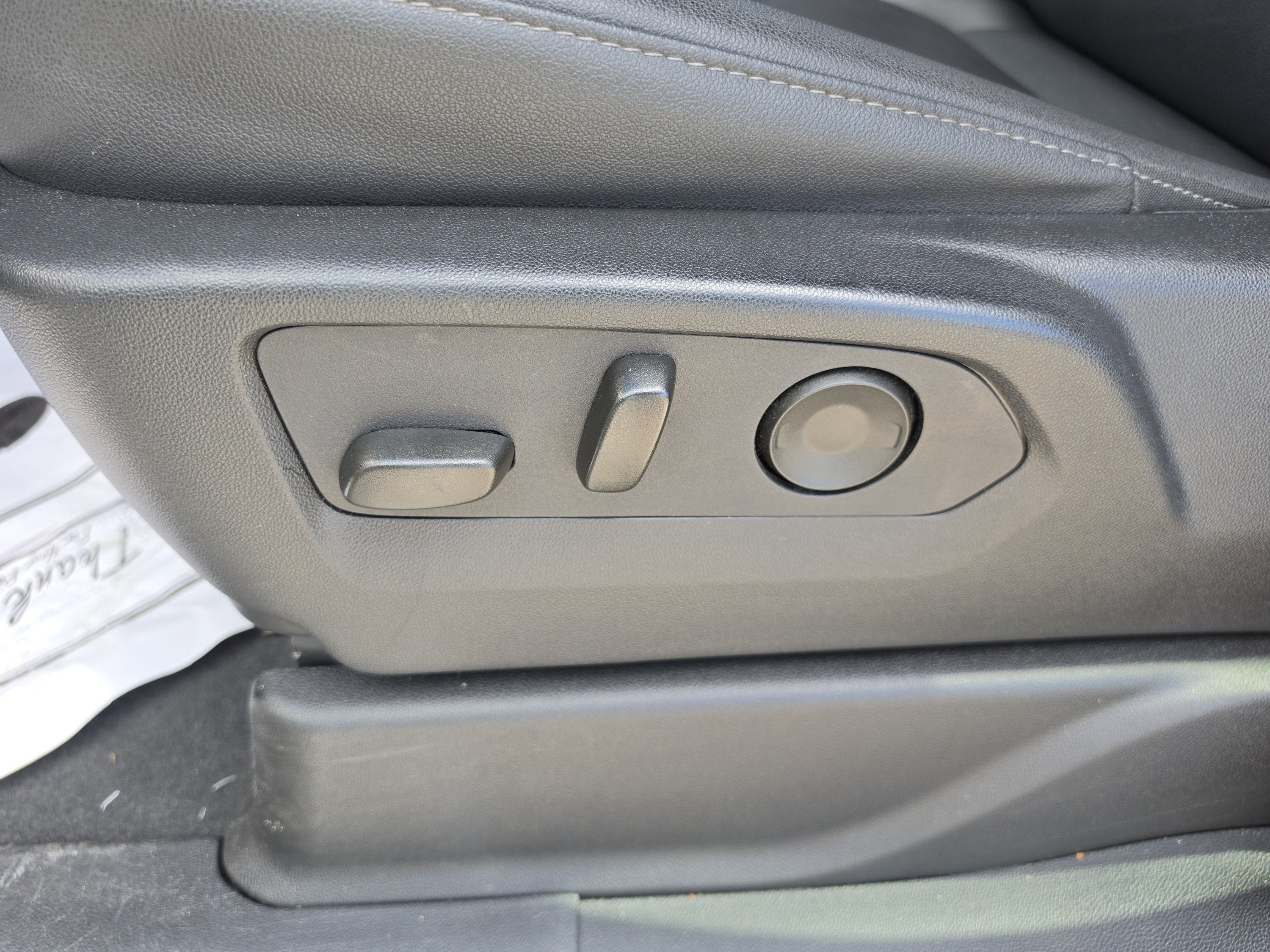 Used 2025 Chevrolet Suburban LT RWD image 27