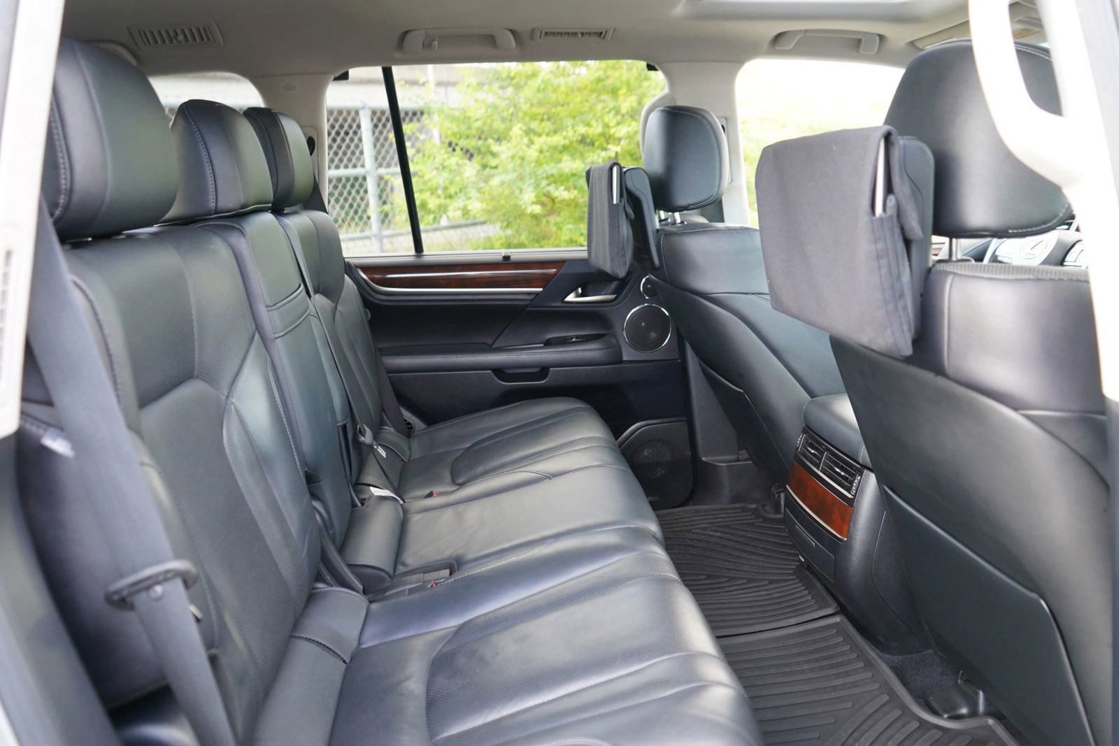 Used 2016 Lexus LX 570 4WD image 22