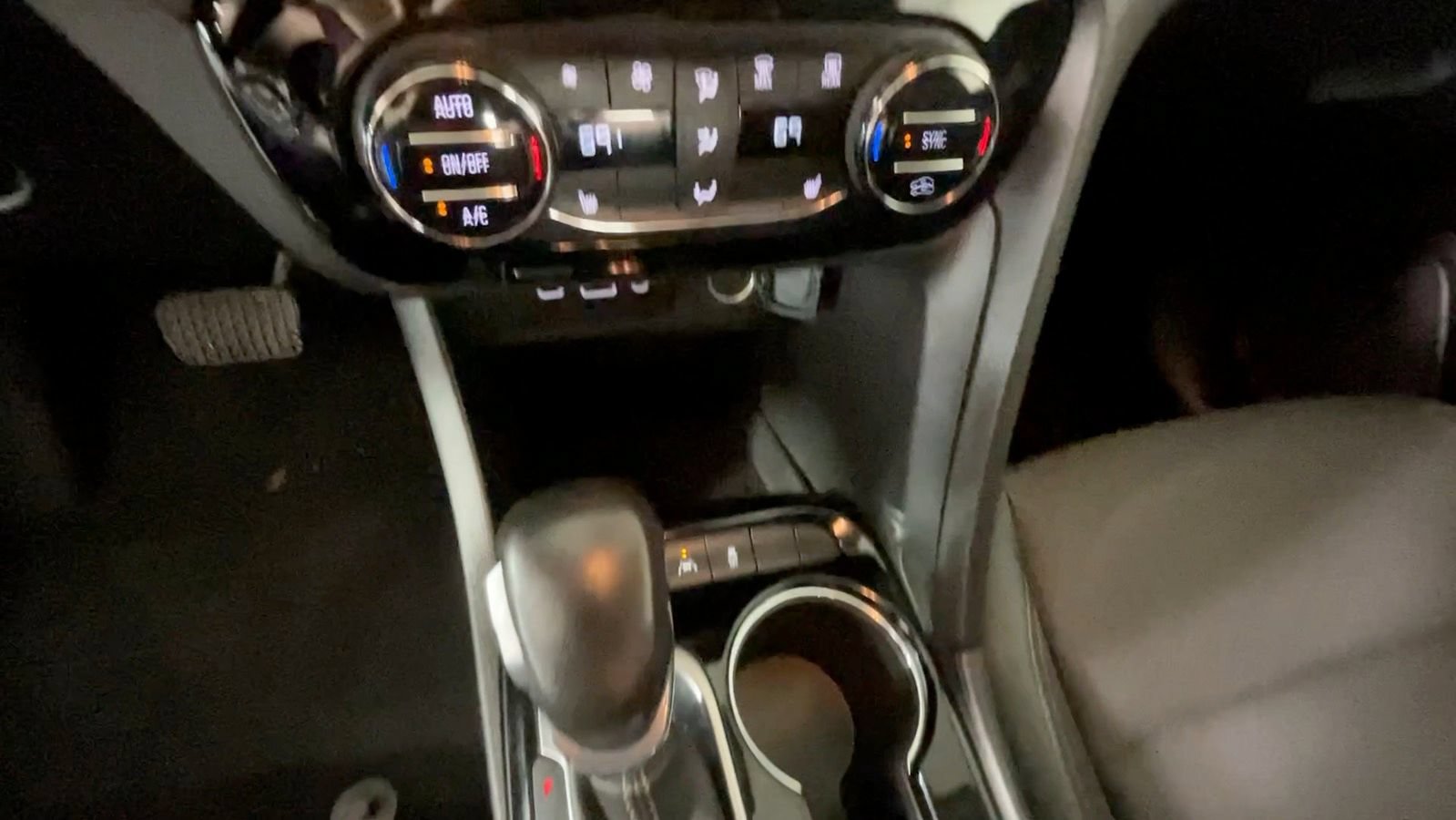 Used 2022 Buick Encore GX Select w/ Sport Touring Package FWD image 35