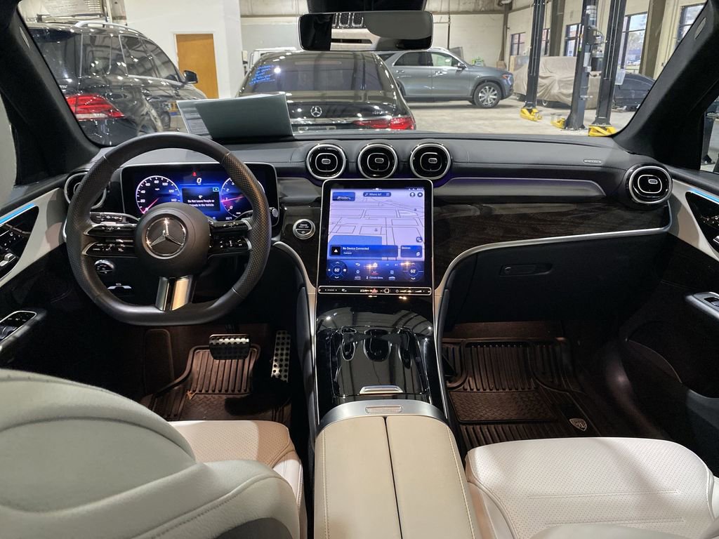 Used 2024 Mercedes-Benz GLC 300 image 2