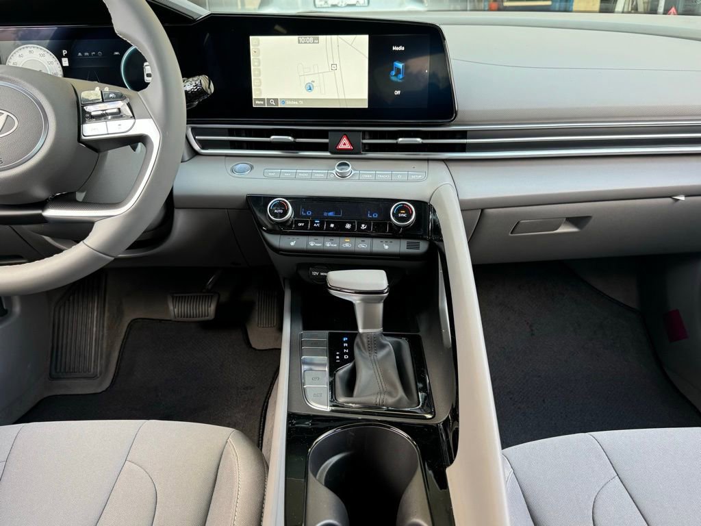 New 2025 Hyundai Elantra SEL image 6