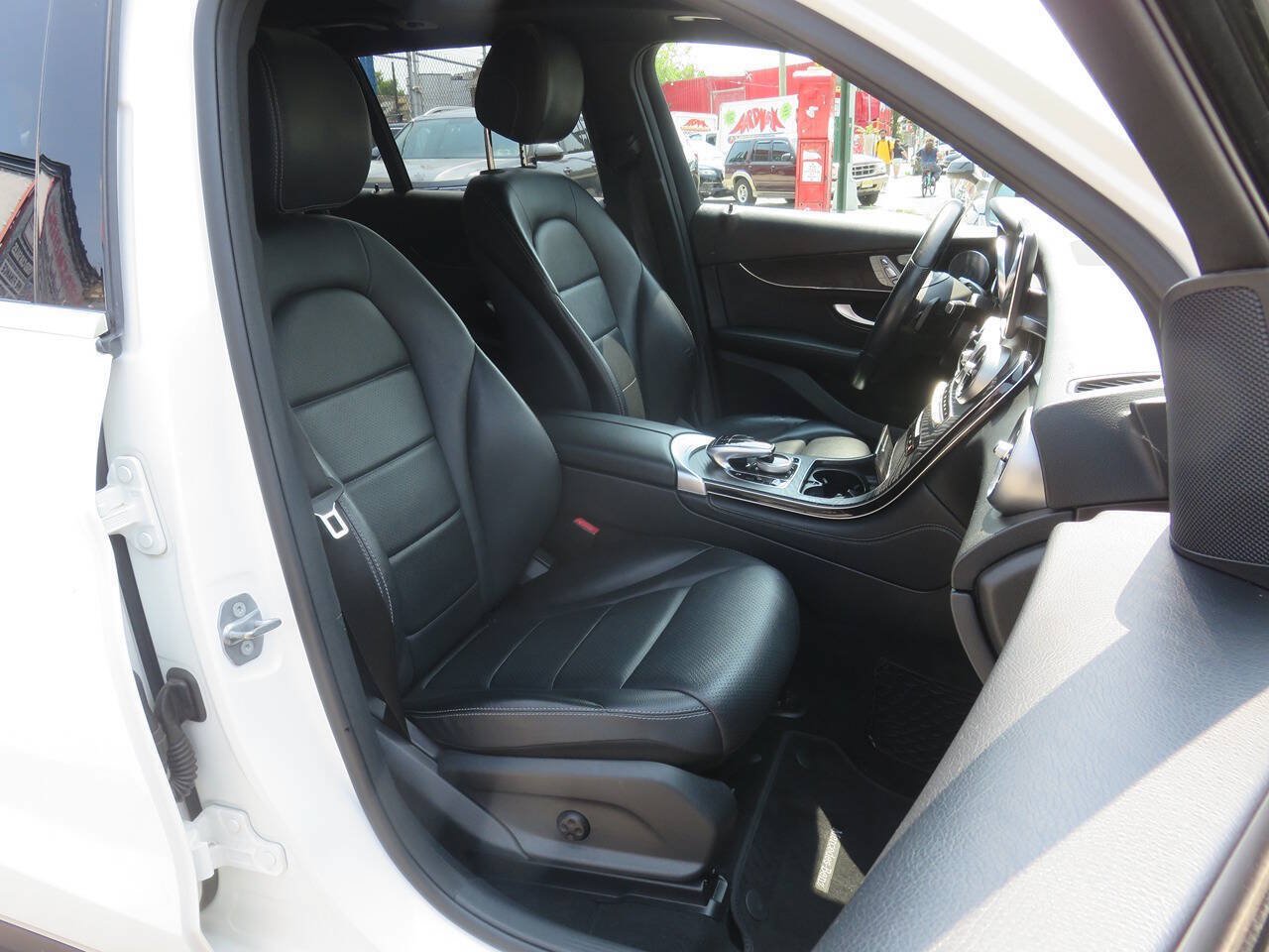 Used 2018 Mercedes-Benz GLC 300 4MATIC image 11