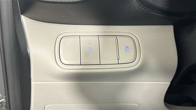 Used 2025 Hyundai Venue SEL FWD image 20