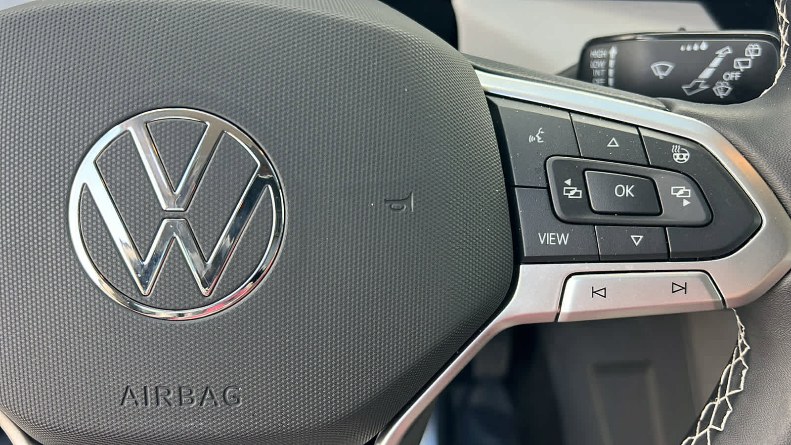 Used 2025 Volkswagen Taos SE image 20