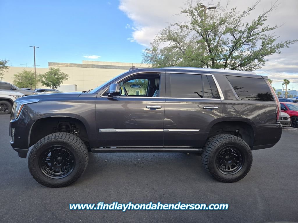 Used 2017 Cadillac Escalade Premium Luxury RWD image 3